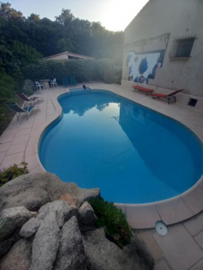 studio 1 pièce 16 m2 climatisé 2 personnes piscine partagée